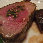 ラシェリール - 骨付き仔羊のロースト　燻製の香り　春野菜添え