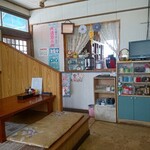 たむら - カウンター小上がりテーブル席とキャパ有りますね(^^) 多分地元民の座談場ですねw