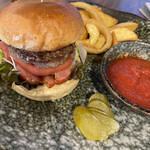 Smoky Monkey Hamburger &More - 