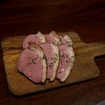 世界三大牛×個室肉バル KURA - お通し：400円+税