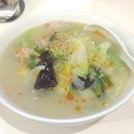 中国料理　八角 - コショーとラー油を投入