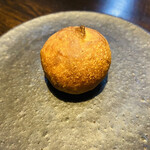 modest - オレンジのパン。