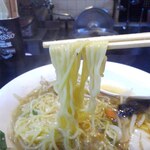 中華料理 萬楽 - 麺・アップ