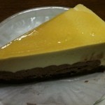 ビストロプティットレジョン  - 美味しかったのでテイクアウトしたチョコとパッションフルーツのケーキ