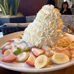 コナズ珈琲 - ストロベリー&バナナ ホイップパンケーキ(¥1628)