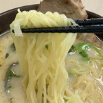 Abashiri Ramen Nishitaga - このスープに合わせた「特注細麺」も美味しいっ♫