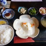 おばんざいカフェ 花唄 - 本日のおばんざい膳