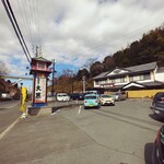 ニュー大黒 - お店の看板と駐車場