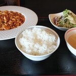 痺れ麻婆豆腐とトロトロお肉の回鍋肉 九尾の狐 - 