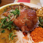 虹の仏 - チキン　トッピングは、低温調理ポーク
