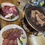 炭火焼肉ホルモン 横綱三四郎 - 