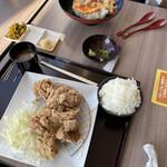 Tori Saku - から揚げマウンテン定食とこだわり卵の特選親子丼