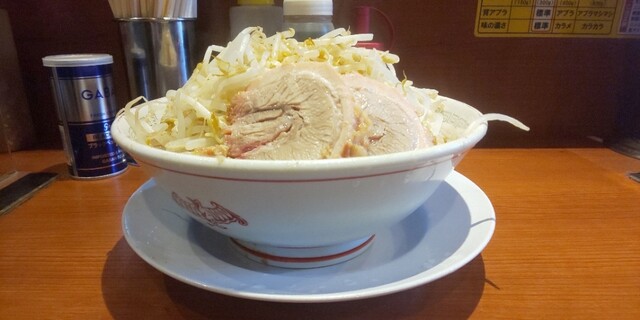 ニンニクマシマシ』by M.I..T.B : 豚山 町田店 - 町田/ラーメン | 食べログ