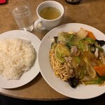 南海飯店 - かたい焼ソバ＋ライス