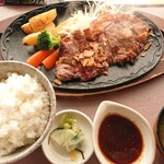 Kouryou Kantori Kurabu Resutoran - 鉄板焼サーロインステーキ御膳 追加770円