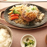 広陵カントリークラブレストラン - 鉄板焼きハンバーグのオニオンソース仕立て 追加440円