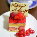 エクラデジュール - サンドされている苺の大きいこと