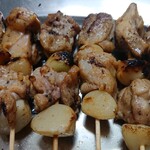 焼き鳥 味鳥 - 二ンニクと手羽先