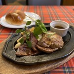 神戸屋 - 伝統ハンバーグと和風ステーキのコンビランチ、パン