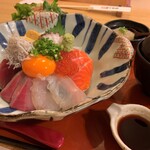 [Lunch only! Limited quantity! ]★Excellent★Tsukimi Seafood Bowl 1,500 yen (1,650 yen including tax)