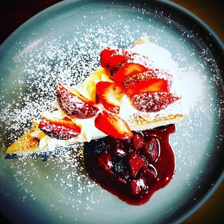 Cafe Apartment 183 - Triple Berry Tart w/Whip