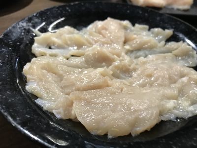 豚ホルモンがっっっっ!「100円」∑(๑º口º๑)!!ナント!? 北見ホルモン、住宅街の街焼肉,,,頑として値上げしない根性を味わおう(๑و class=