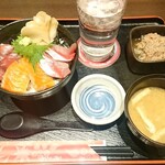 千年の宴 - 海鮮丼¥800-