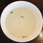 海南鶏飯食堂 - 海南鶏飯 900円 のスープ