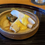 瞬 - 蓮根(静岡県静岡産)の天麩羅、辛子蓮根風辛子ソース掛け・鰻肝(静岡県浜名湖産・天然)の煮凝り