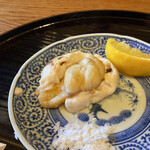 瞬 - 炭火焼き虎河豚白子(兵庫県淡路島産)、淡雪塩(徳島県産)添え、有機栽培檸檬(静岡県静岡産)