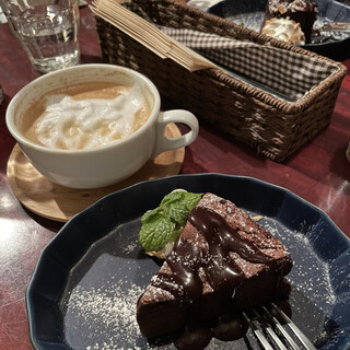 ALTBAU with MARY BURGER _0