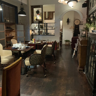 ALTBAU with MARY BURGER _2