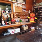 居酒屋おかあちゃん - カウンターはたぬき様が占拠