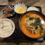 Mendokoro Oogi - 辛味噌豚バラ野菜うどん 定食セット