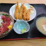 花いち - 料理写真:まぐろ中落ち丼とかに汁、エビフライ×４￥1,100-（税込）