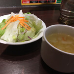 いきなりステーキ - ランチセットのスープとサラダ