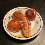 Boulangerie l'anis - あんぱん、バターロール、レーズン、プチバゲット