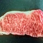 上田屋精肉店 - 薄いので、すき焼き向きだが１日目はこれだけを使ってステーキにします！