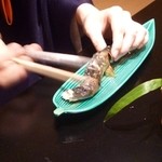 京都 吉兆 - 2012.08　鮎、、綺麗なお姉さんが骨を抜いてくれます：笑