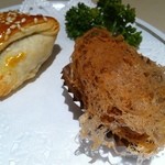 中国飯店 富麗華 - 揚げ点心二種（タロイモ、チャーシューパイ包み）