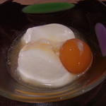 神保町 傳 - ホワイトアスパラの寄せ豆腐　卵黄と共に