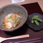 神保町 傳 - 枝豆豆腐　ウニと生湯葉乗せ　可愛らしい枝豆と共に