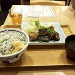 築地食堂源ちゃん - マグロ血合い肉ステーキとしらす丼（2021.1）