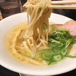中華そば 九兵衛 長田店 - ツルツル麺リフト