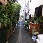 こひる - 細い路地の突き当たりから２軒目