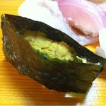 いろは寿司 - 珍しい海苔の巻き方ですね