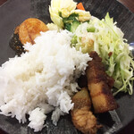 シュエターニ - 一品づつが日本の味覚に通じるおかずたち。特に豚バラの八角煮込みが気に入りました。発酵した味噌の香り、唐辛子の辛さ、香草の香り。　ランチ¥990 