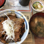 十勝豚丼 いっぴん - 豚丼　ご飯少なめ　810円