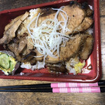 十勝豚丼 いっぴん - 漬物取り出してレンチン1分半テイクアウトの方が割高なんです！