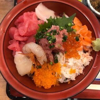 豊洲でおすすめの美味しい海鮮丼をご紹介 食べログ 豊洲でおすすめの美味しい海鮮丼をご紹介 食べログ